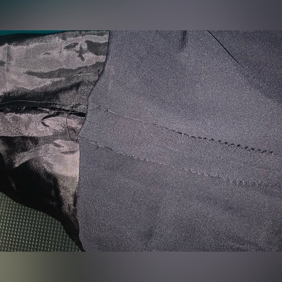 Vintage 60s Black Cocktail Dress With Beautiful Neck Detail. - Picture 9 of 13